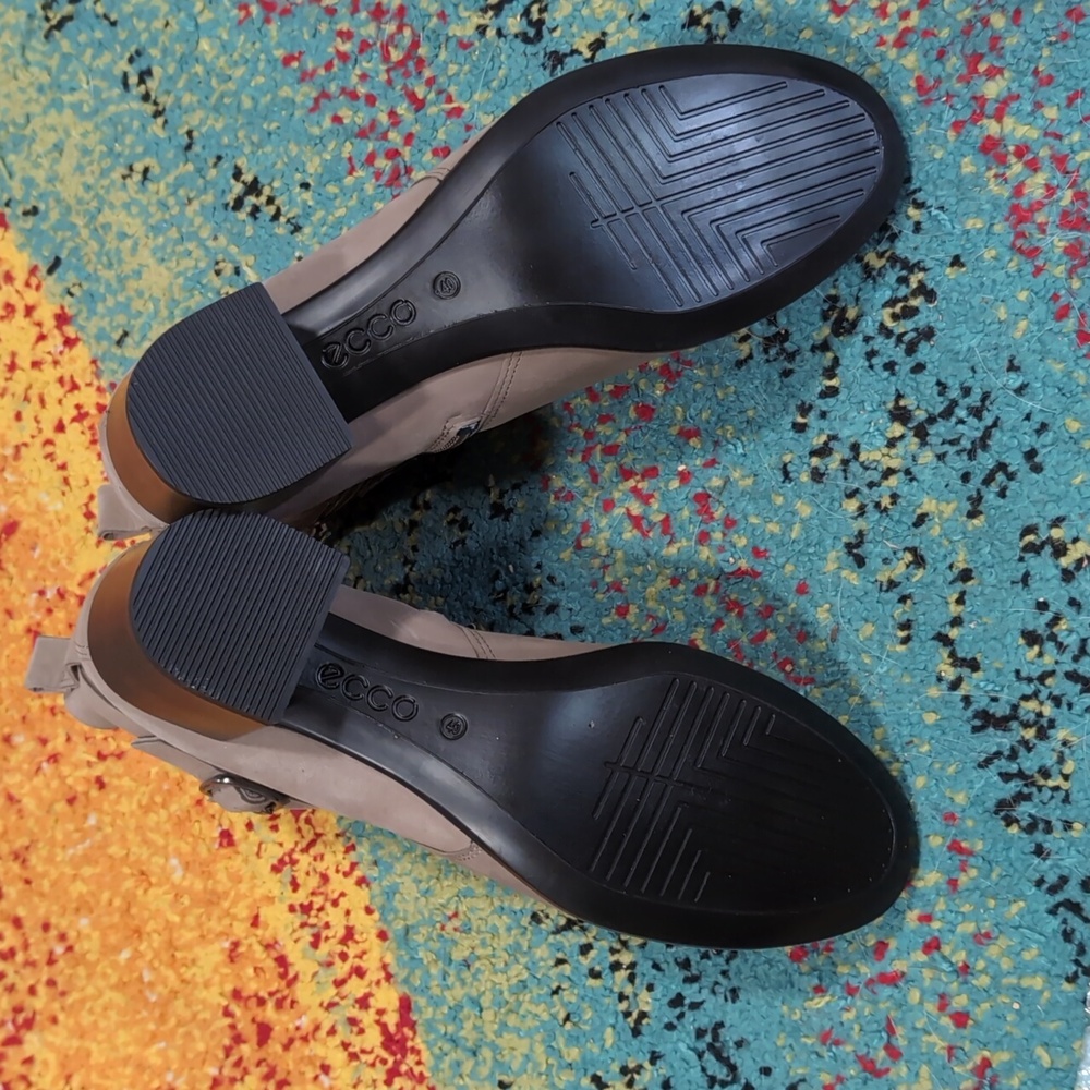 Ecco Boots - Picture 5 of 9
